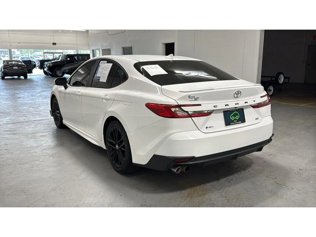 Used 2025 Ice Cap Toyota SE FWD 1 OWNER image 9