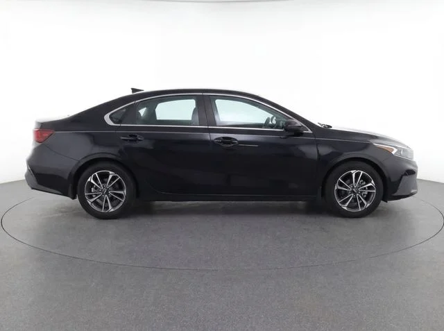 Used 2023 Black Kia LXS image 7