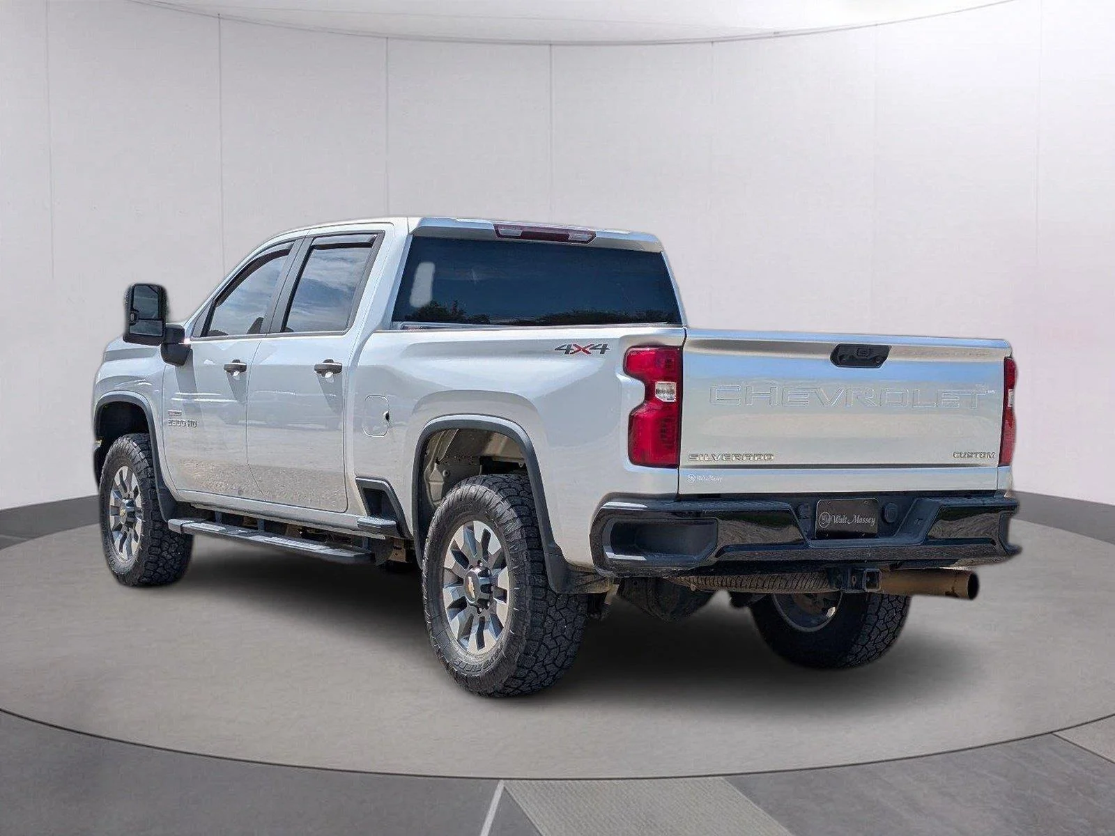 Used 2022 SILVER ICE METALLIC Chevrolet Custom image 3