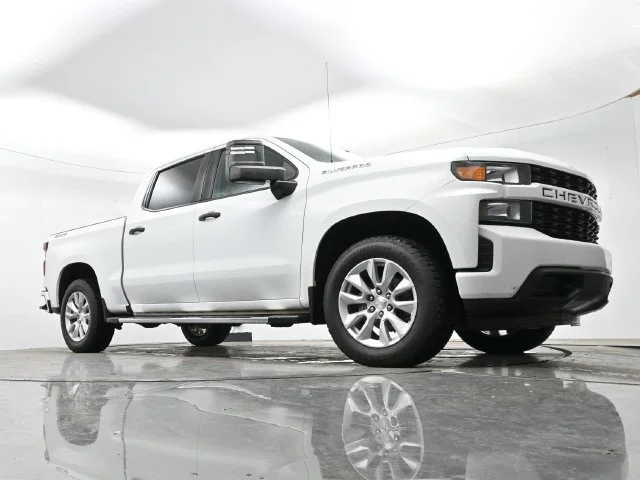 Used 2021 SUMMIT WHITE Chevrolet Custom image 9