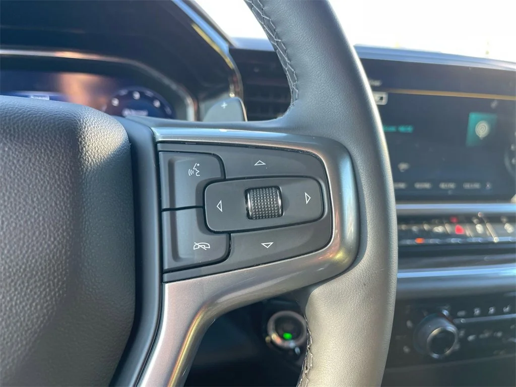 Used 2024 Summit White Chevrolet LT image 15