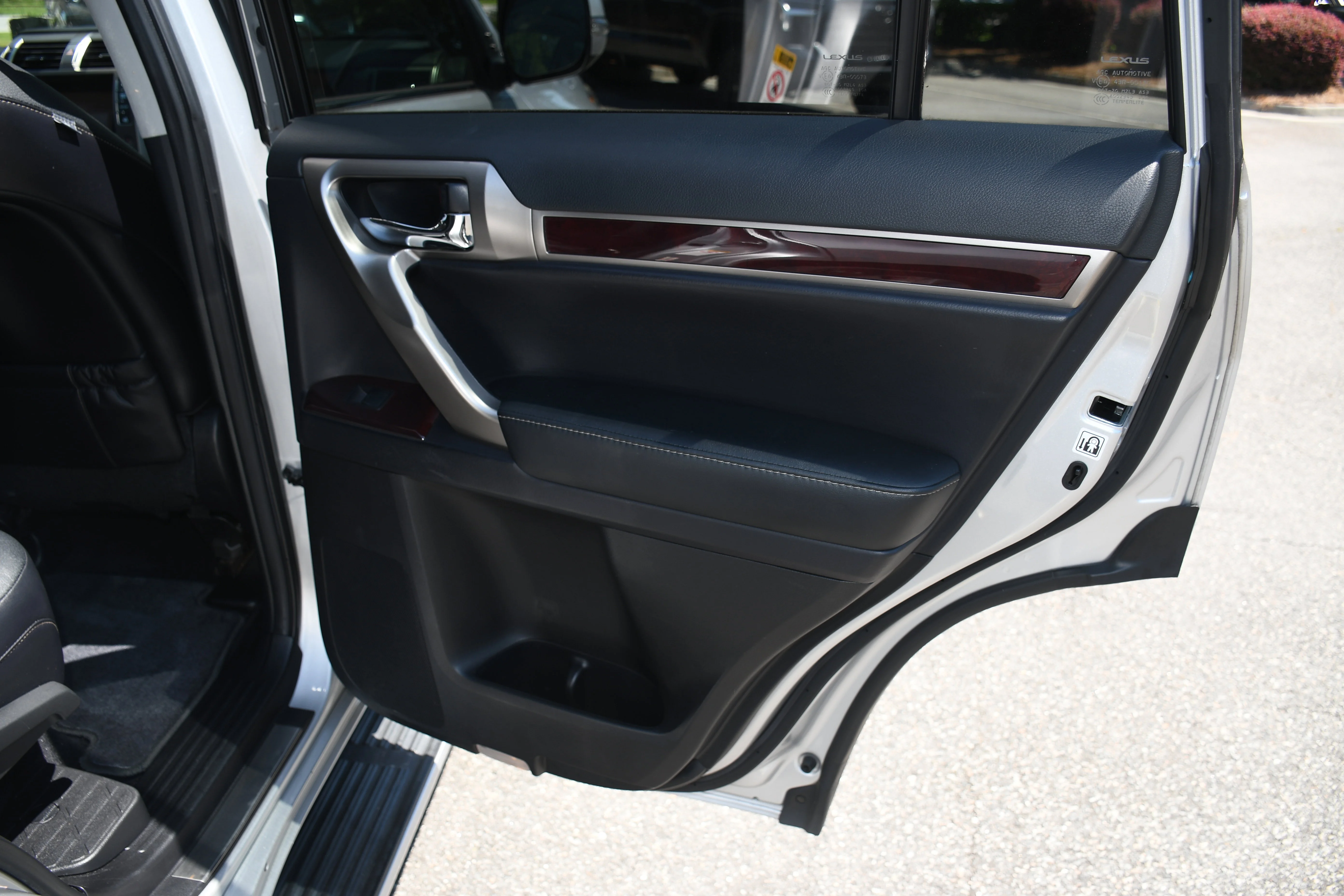 Used 2015 Silver Lexus 460 image 21
