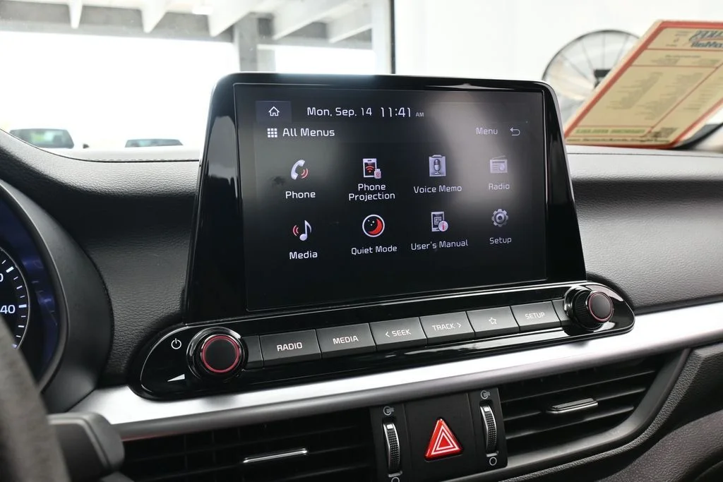 Used 2023 Snow White Pearl Kia LXS image 18