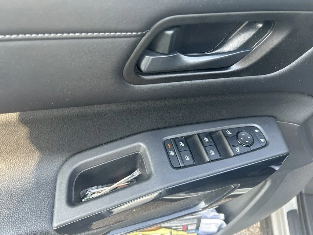 Used 2023 Silver Nissan SV image 18