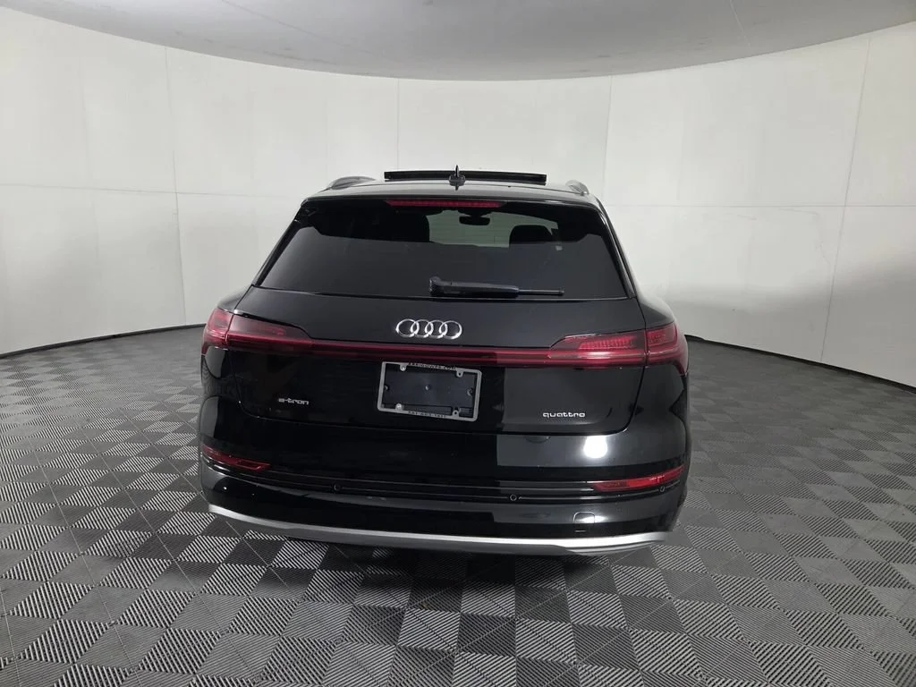 Used 2022 Brilliant Black Audi Premium image 5