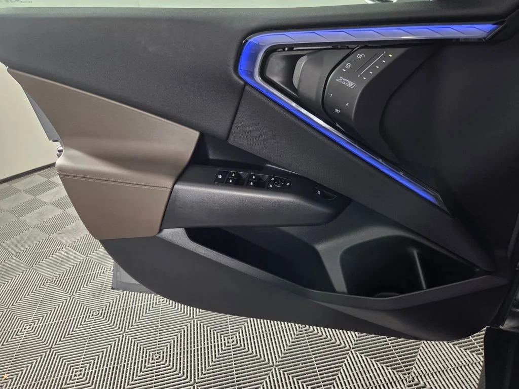 Used 2025 Skyscraper Gray Metallic BMW 30 xDrive image 19