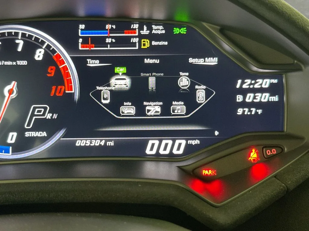 Used 2018 Gold Lamborghini Performante image 15