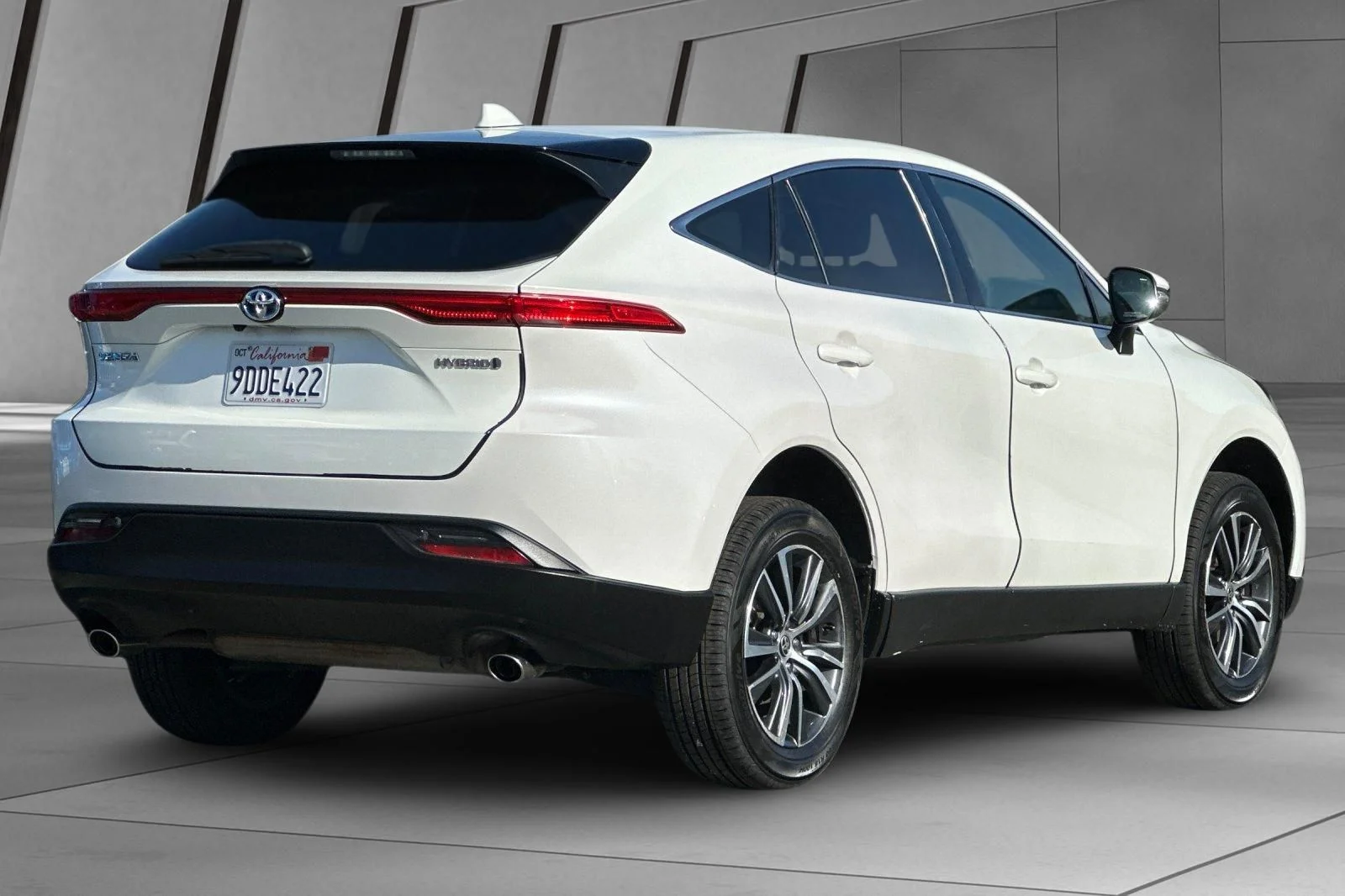 Used 2022 White Toyota LE image 4