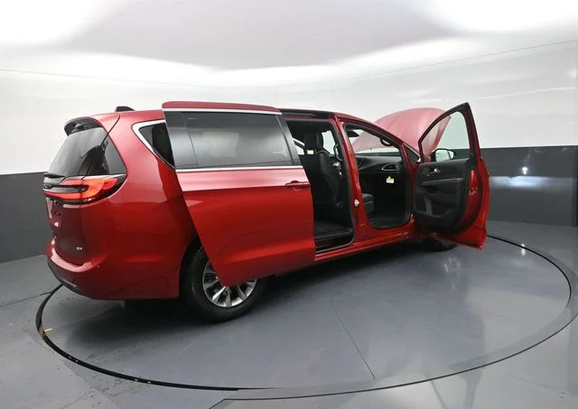 New 2027 Red Hot Pearl-Coat Exterior Paint Chrysler Select image 39