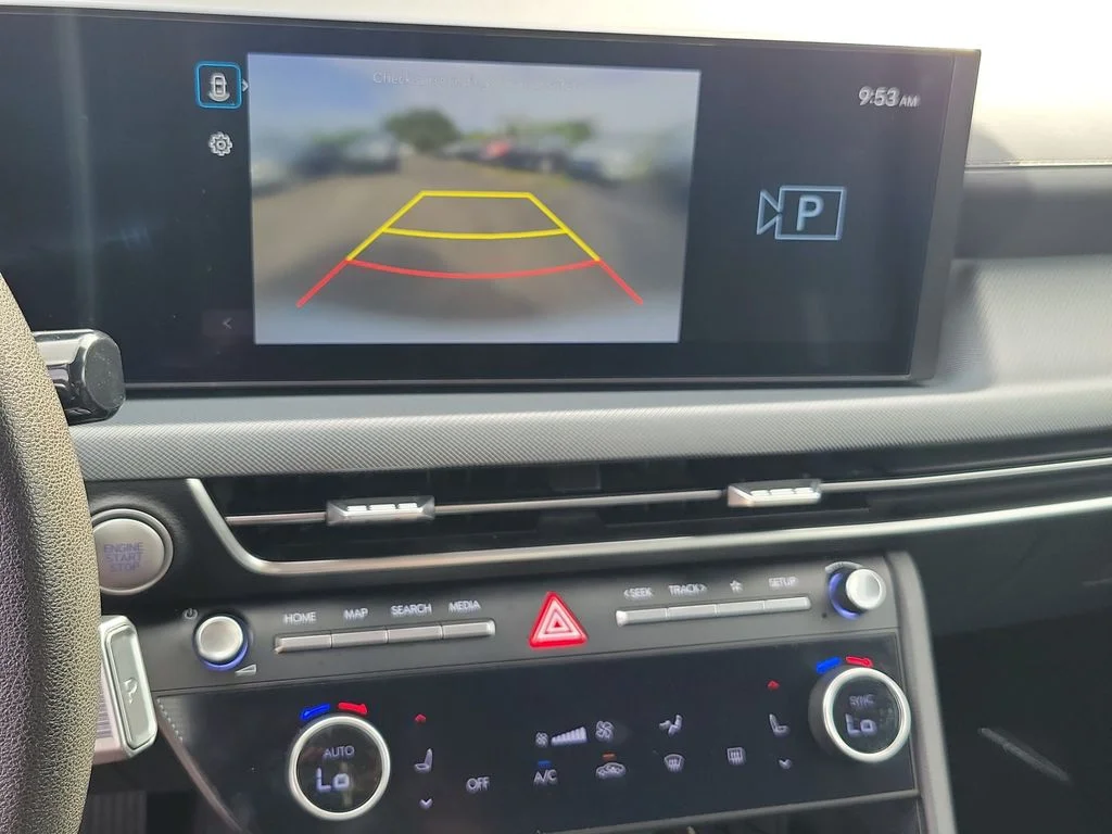 Used 2024 White Hyundai SEL image 33