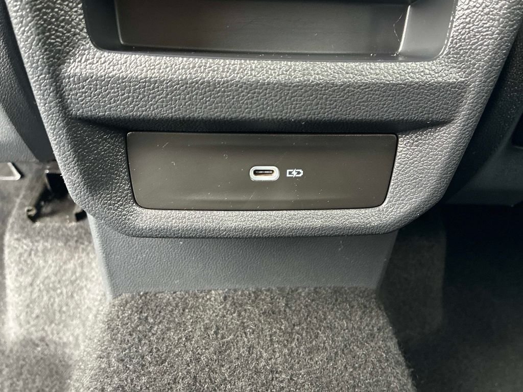Used 2025  Volkswagen 1.5T SE image 15