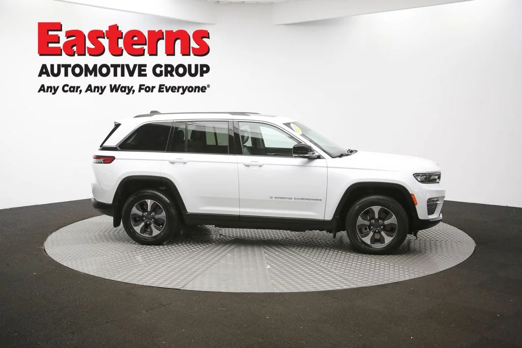 Used 2022 White Jeep 4xe image 41