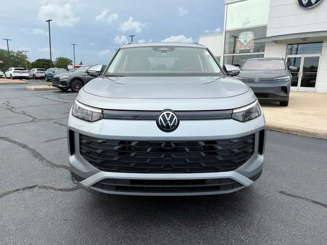 New 2026 Silver Volkswagen 2.0T SE image 2