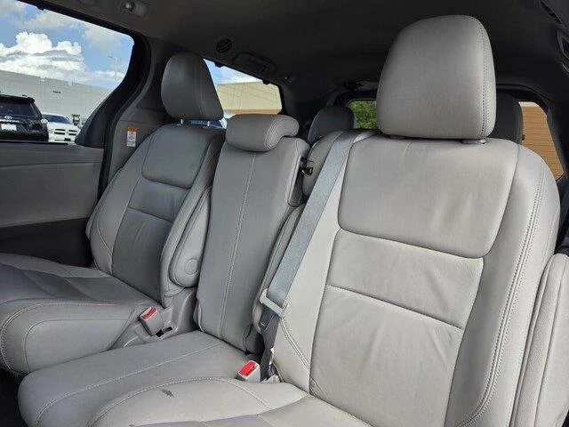 Used 2015 Silver Sky Metallic Toyota XLE Premium 8-Passenger image 25