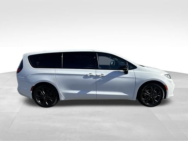 2026 Chrysler Pacifica Select - Photo 8