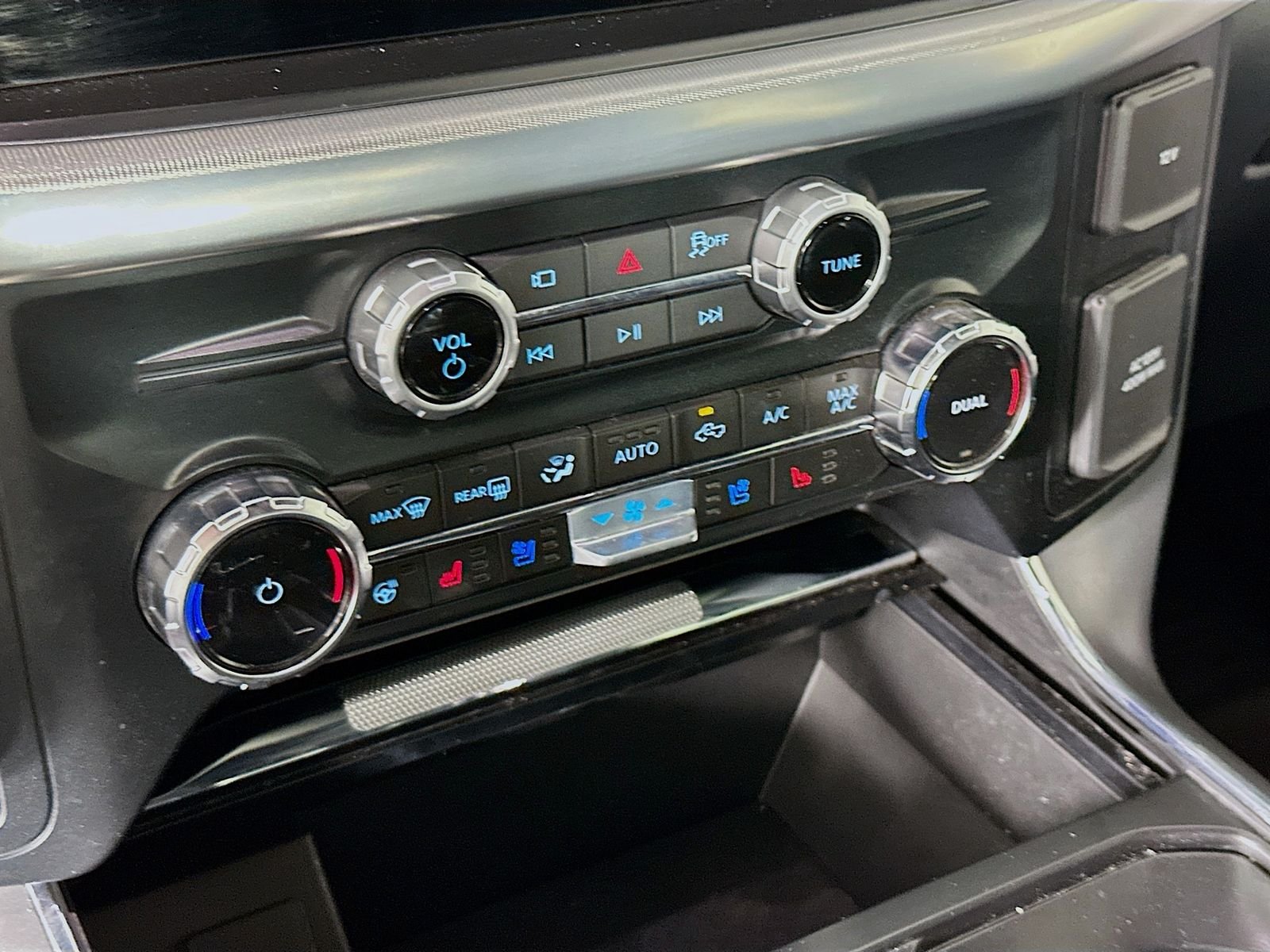 Used 2025 Oxford White Ford Lariat image 16