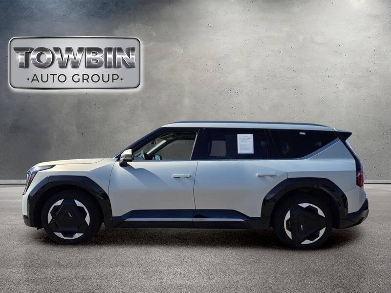 Used 2024 Ivory KIA LAND AWD image 7