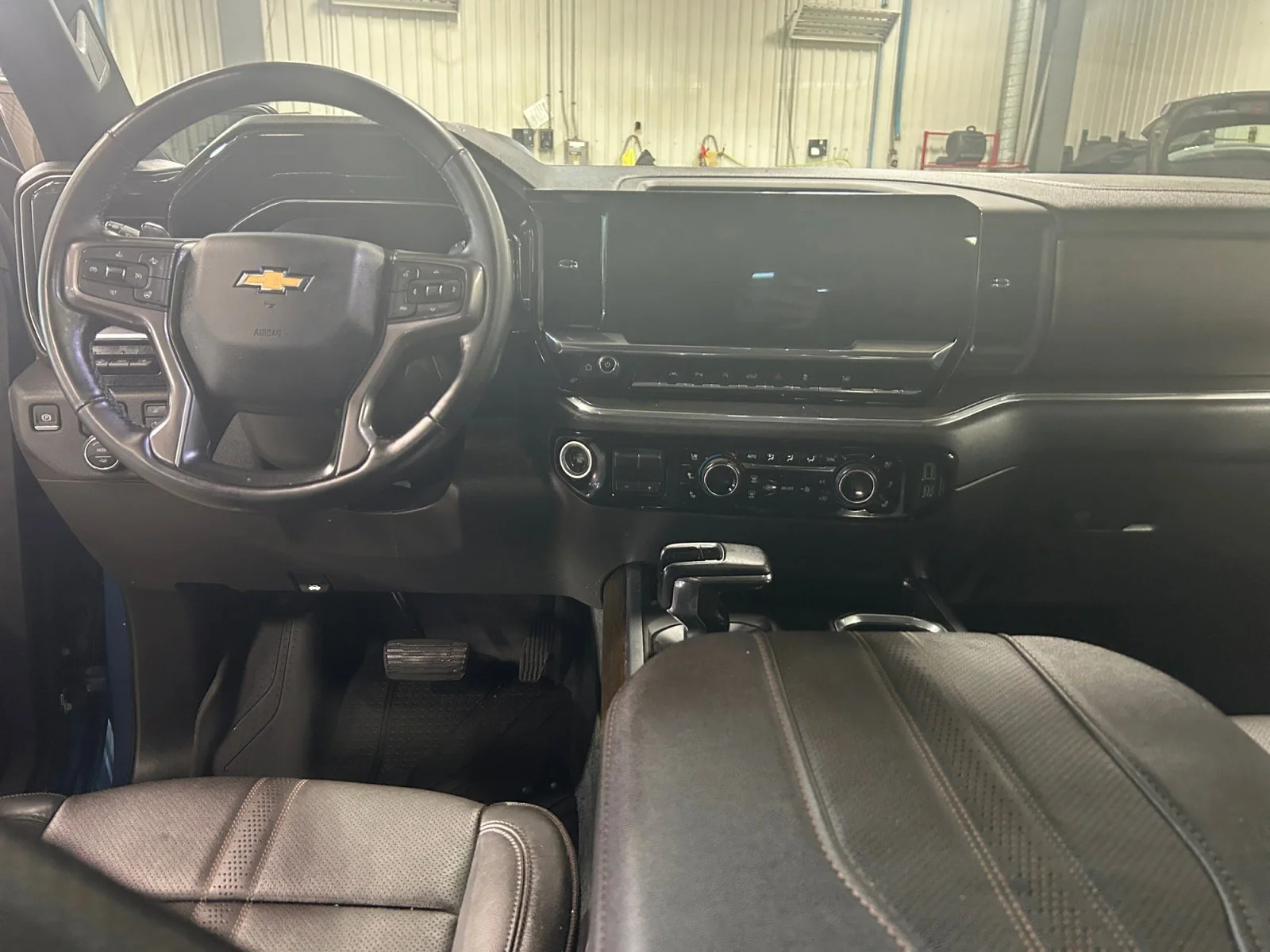 Used 2024 Blue Chevrolet Crew Cab  HIGH COUNTRY image 21