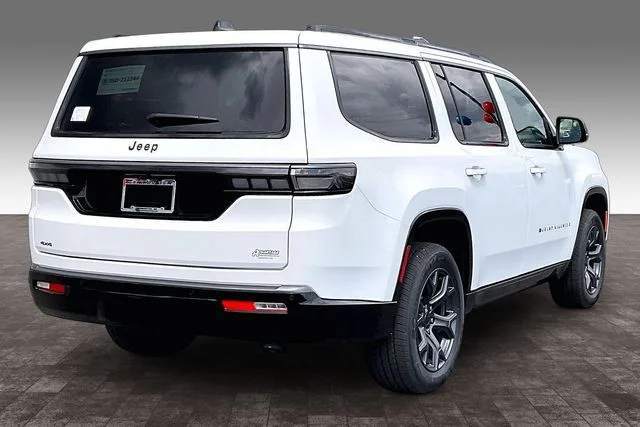 New 2026 Bright White Clear-Coat Exterior Paint Jeep Limited Altitude image 15