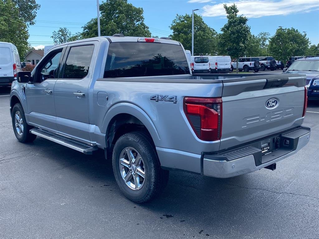 Used 2025 Iconic Silver Ford XLT image 8