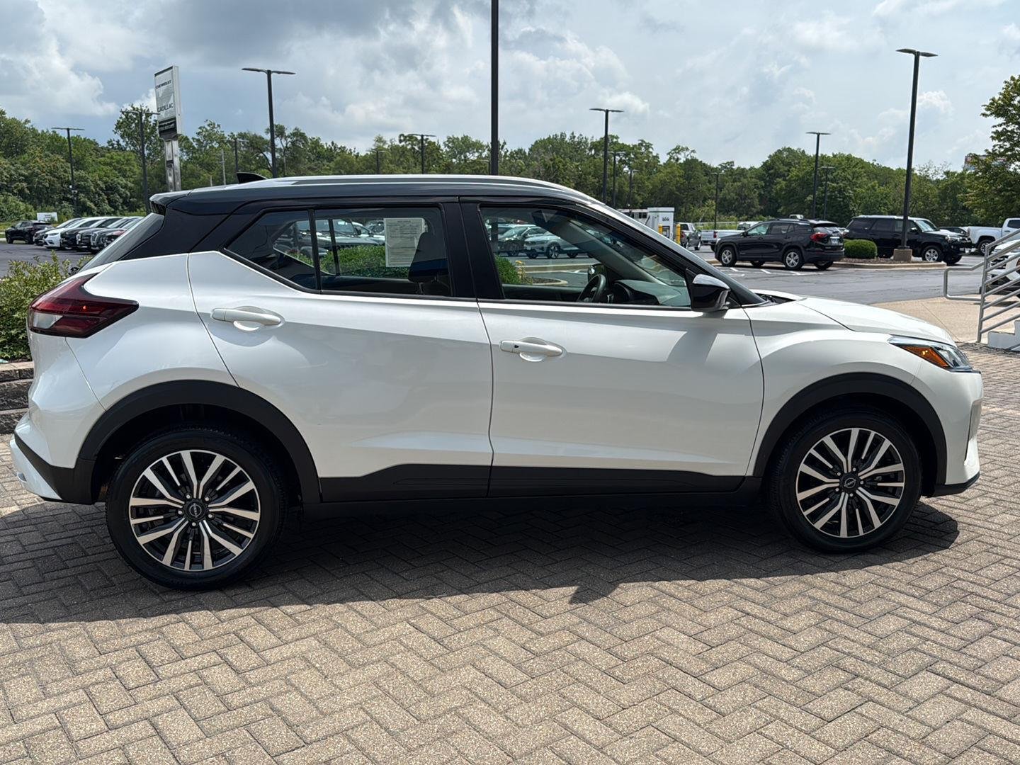 Used 2023 Aspen White Tricoat/Super Black Nissan SV image 6