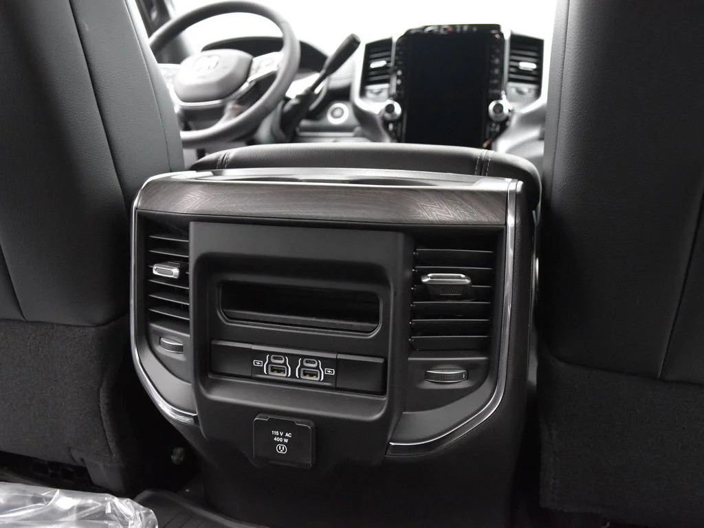 New 2026 Diamond Black Crystal Pearl-Coat Exterior Paint RAM Laramie image 27