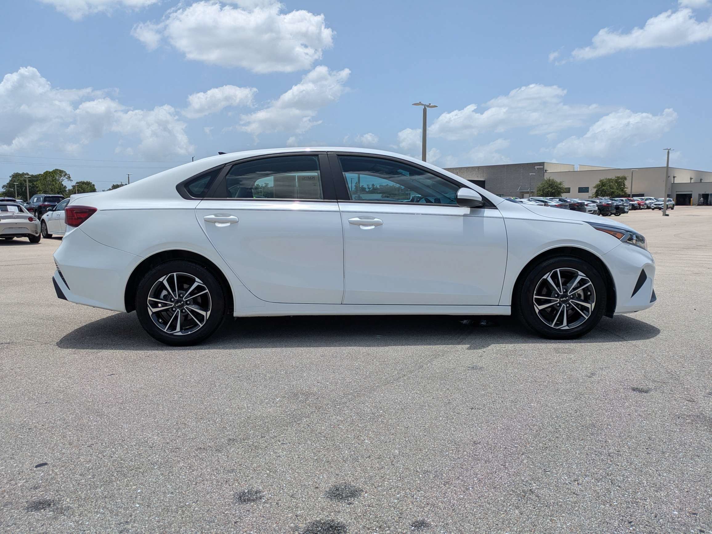 Certified Used 2024 Snow White Pearl Kia LXS image 4