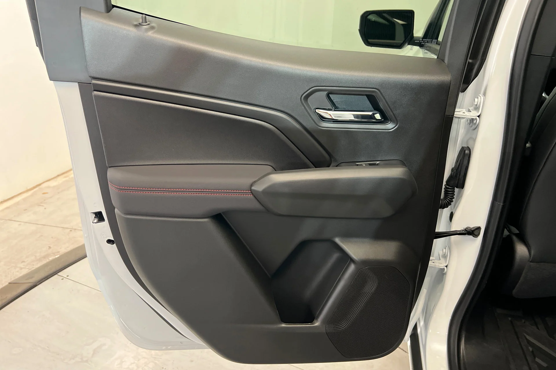 New 2026 Summit White Chevrolet Z71 image 18