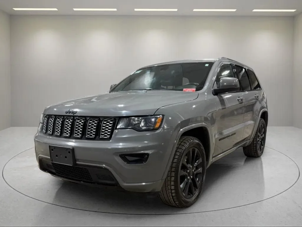 Used 2021 Sting-Gray Clearcoat Jeep Laredo X image 2