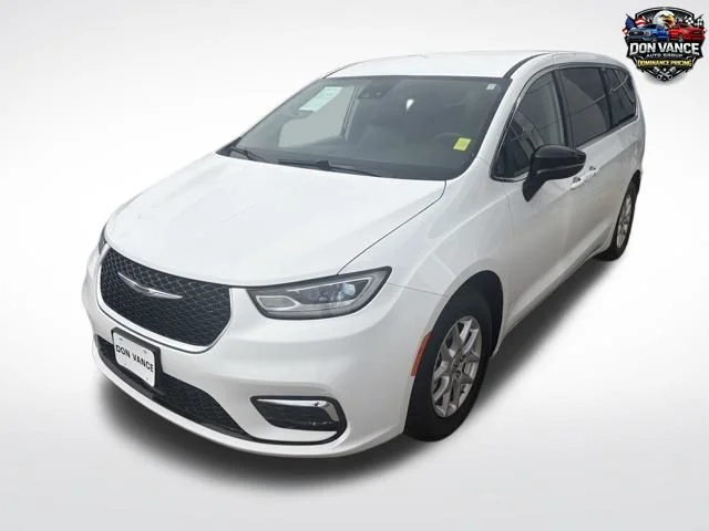 2024 Chrysler Pacifica Touring L's photo