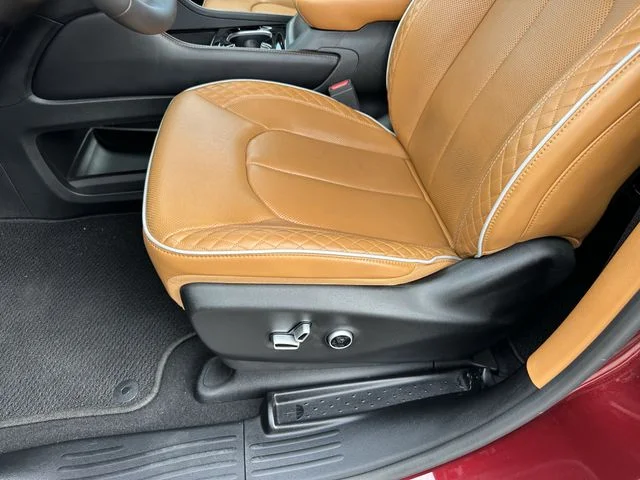 Used 2022 Red Chrysler Pinnacle image 21