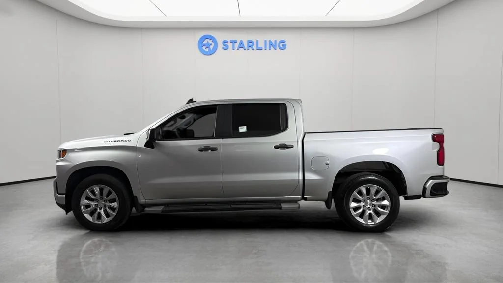 Used 2022 Silver Ice Metallic Chevrolet Custom image 4