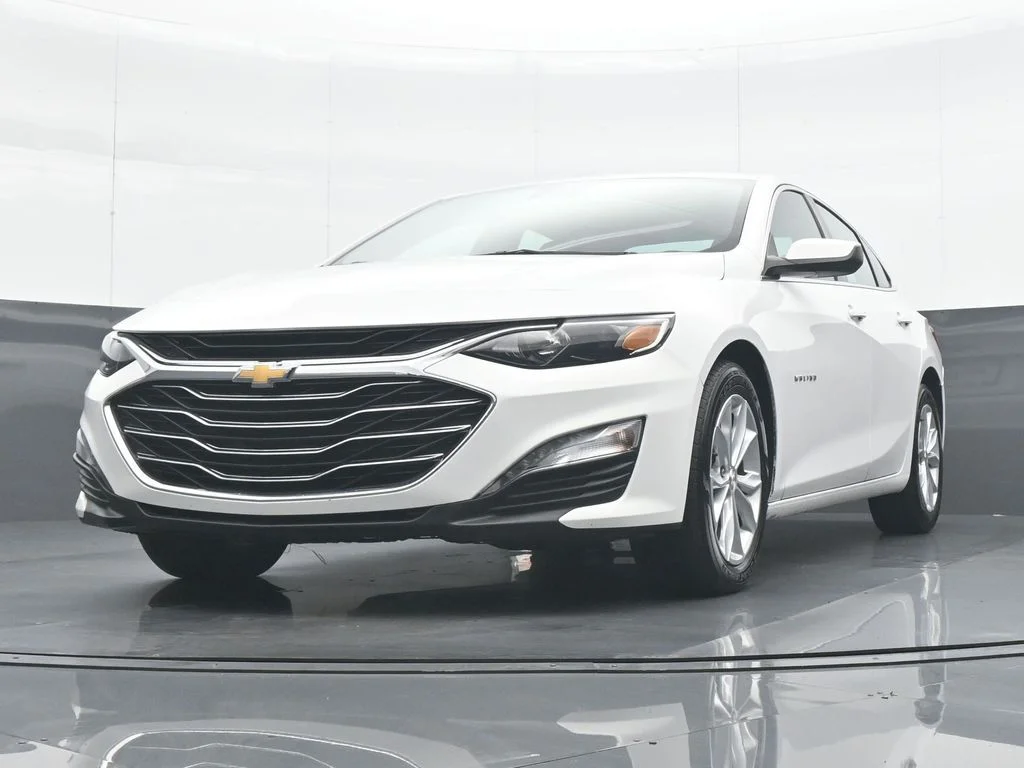Used 2025 White Chevrolet LT image 25
