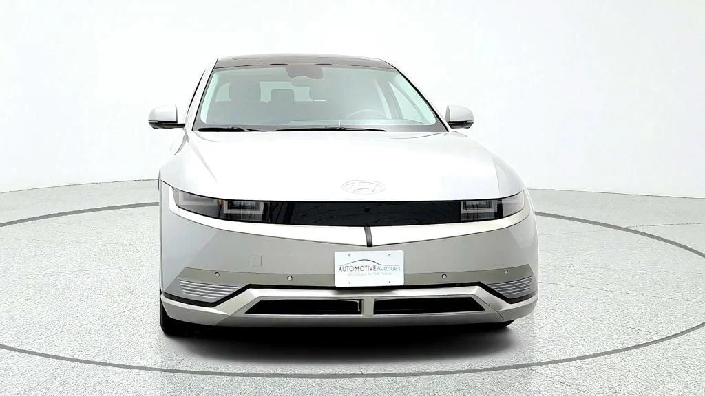 Used 2022 Cyber Gray Hyundai Limited AWD image 2