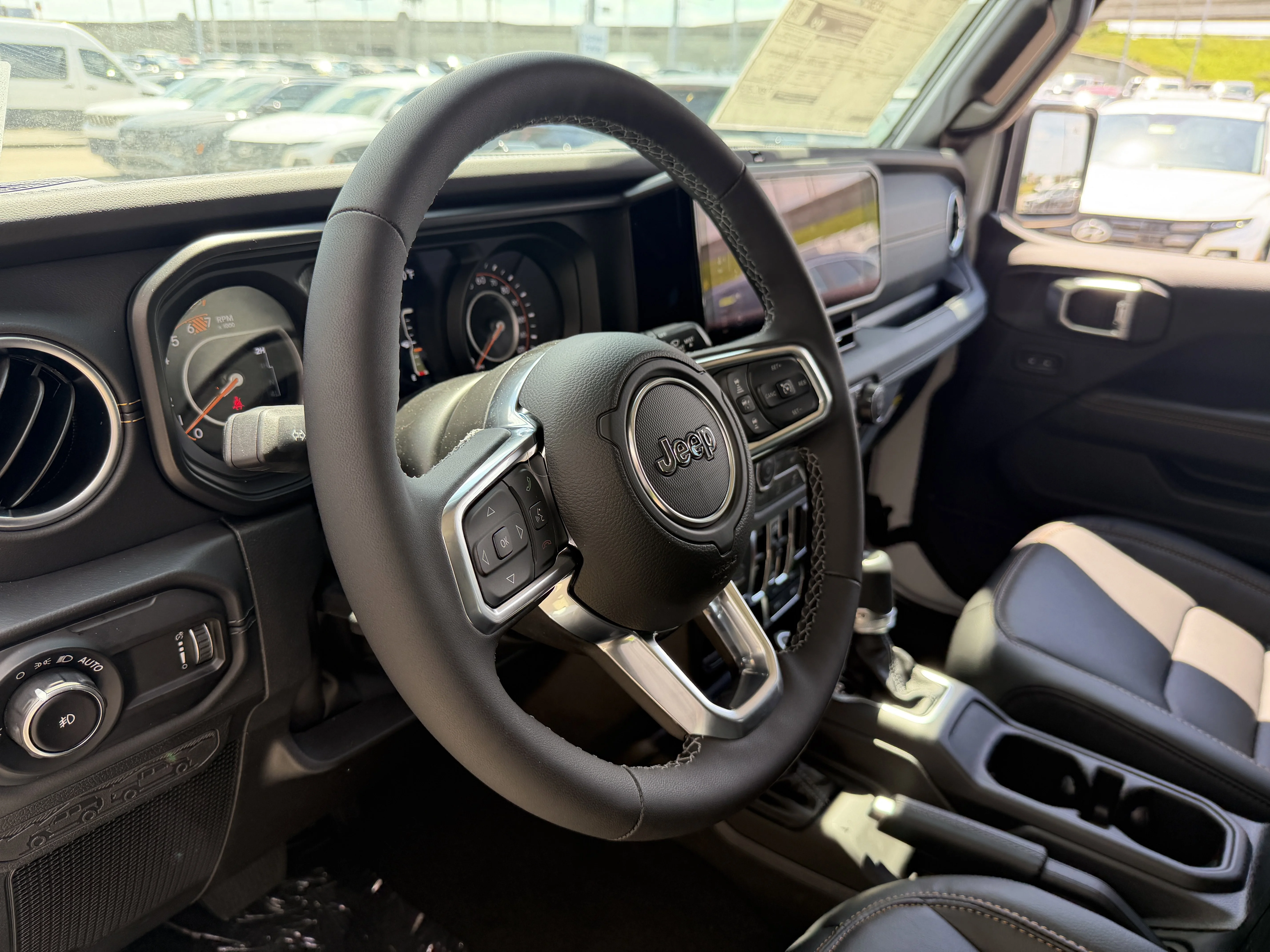 New 2026 Bright White Clear-Coat Exterior Paint Jeep Sahara image 35