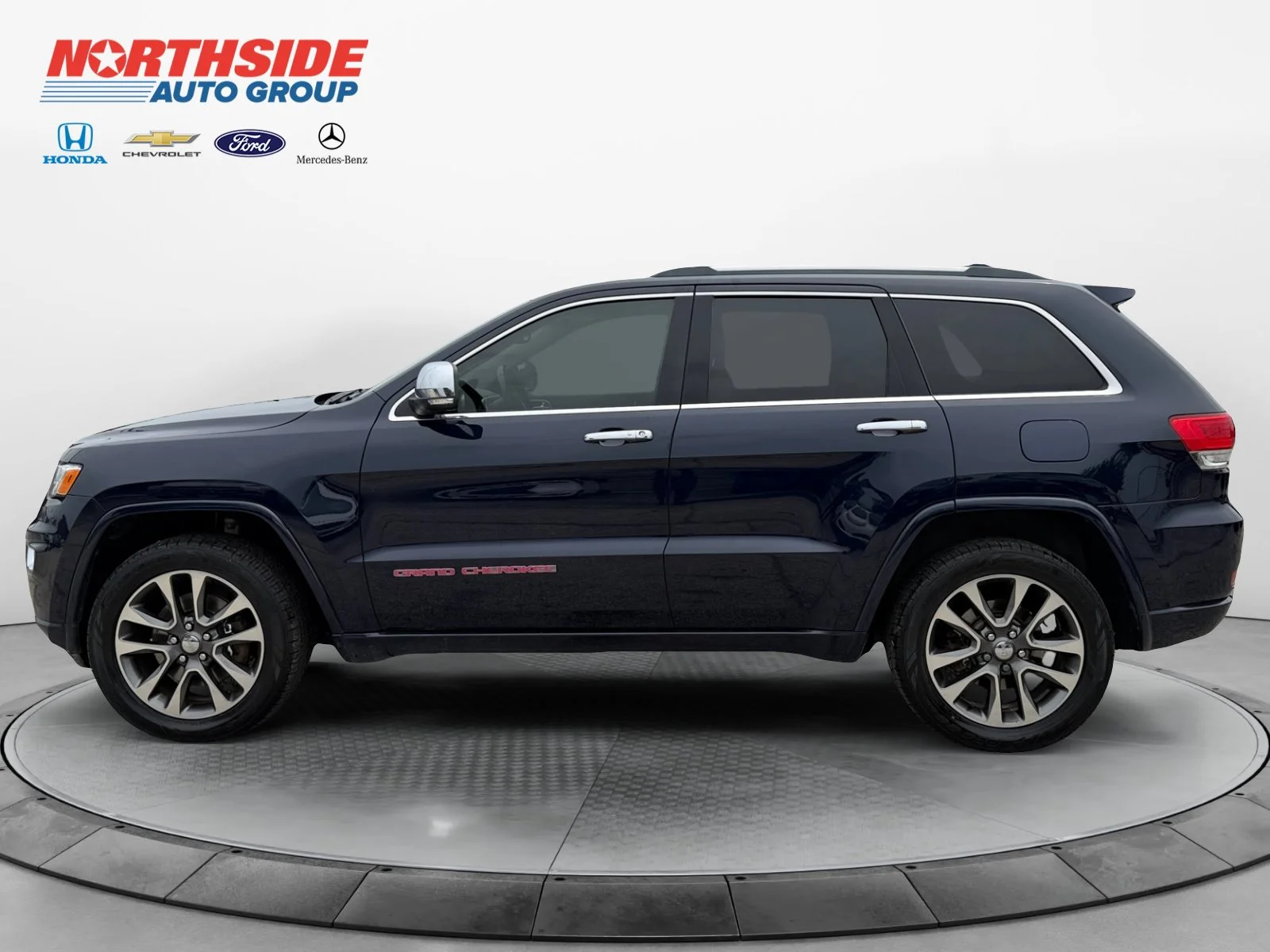 Used 2018 True Blue Pearlcoat Jeep Overland image 4