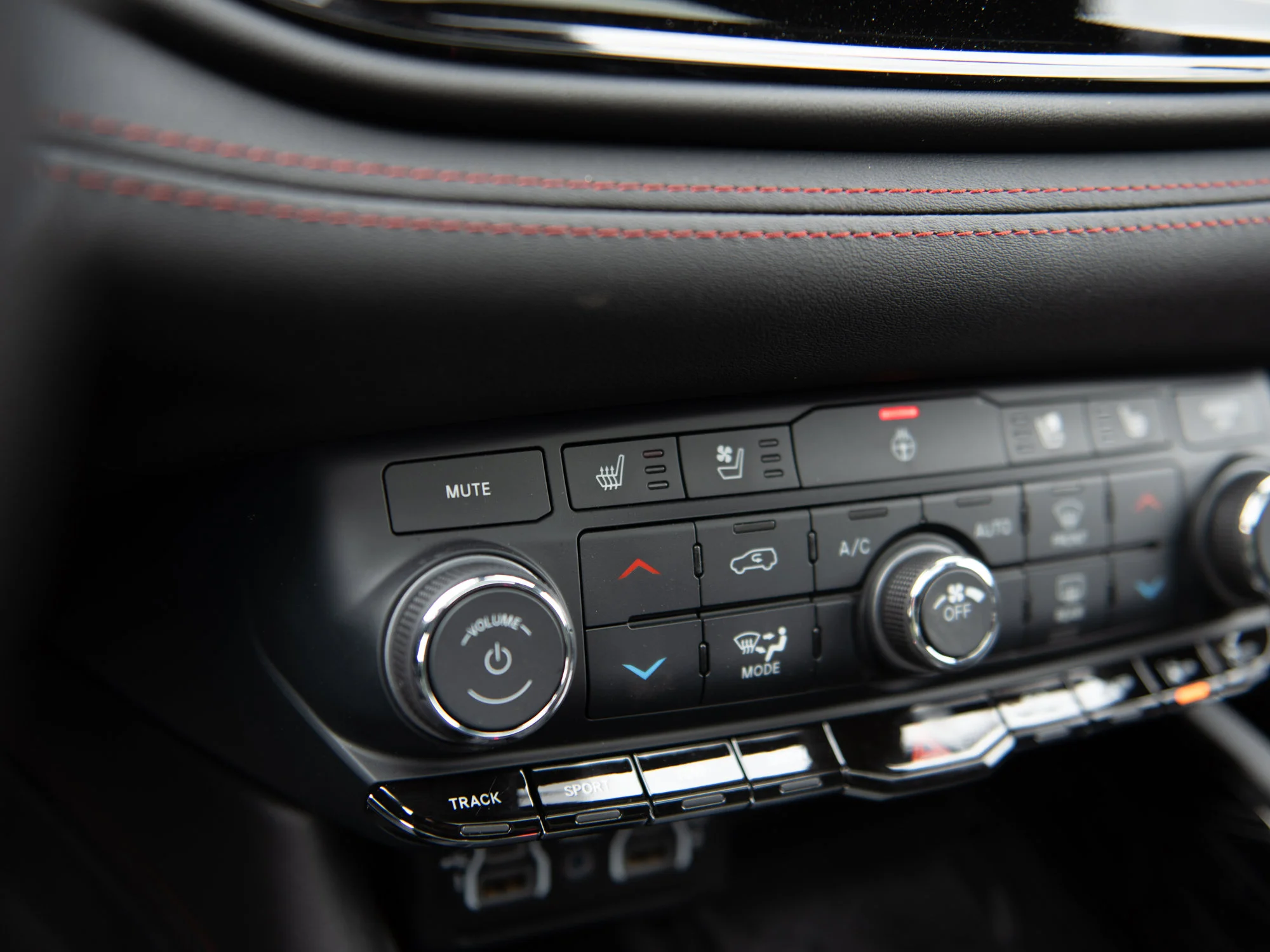 New 2026 White Dodge GT HEMI V8 Premium* AWD, Brembo Brakes, Power Sunroof, Blacktop Redline Pkg image 18