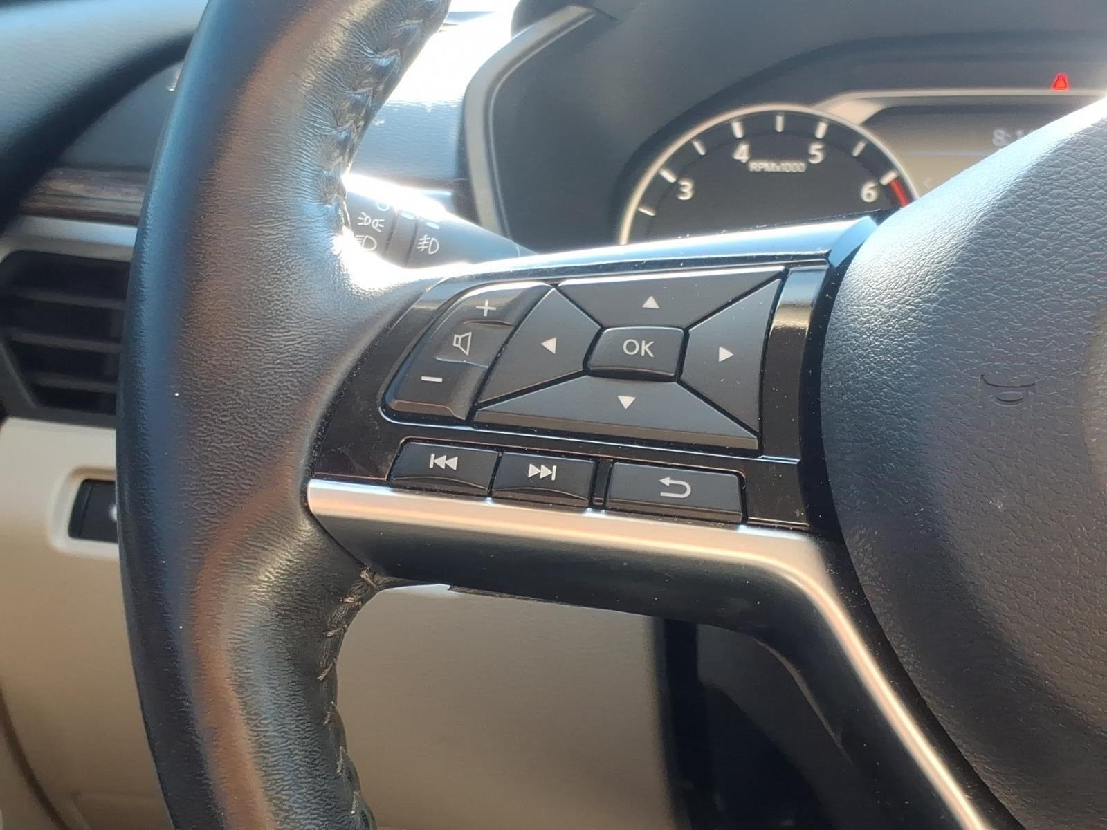 Used 2020 Pearl White Tricoat Nissan 2.0 Platinum image 29