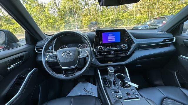 Used 2023 Pearl Toyota XSE image 9