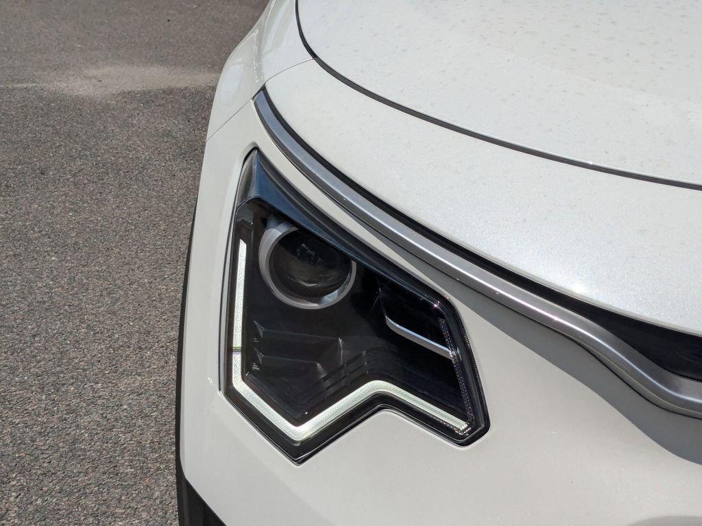 2025 Kia Niro EX - Photo 10