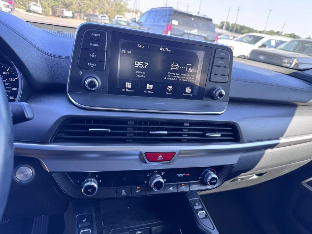 Used 2020 Snow White Pearl Kia S image 13