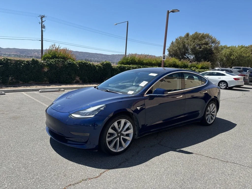 Used 2018  Tesla Long Range image 4