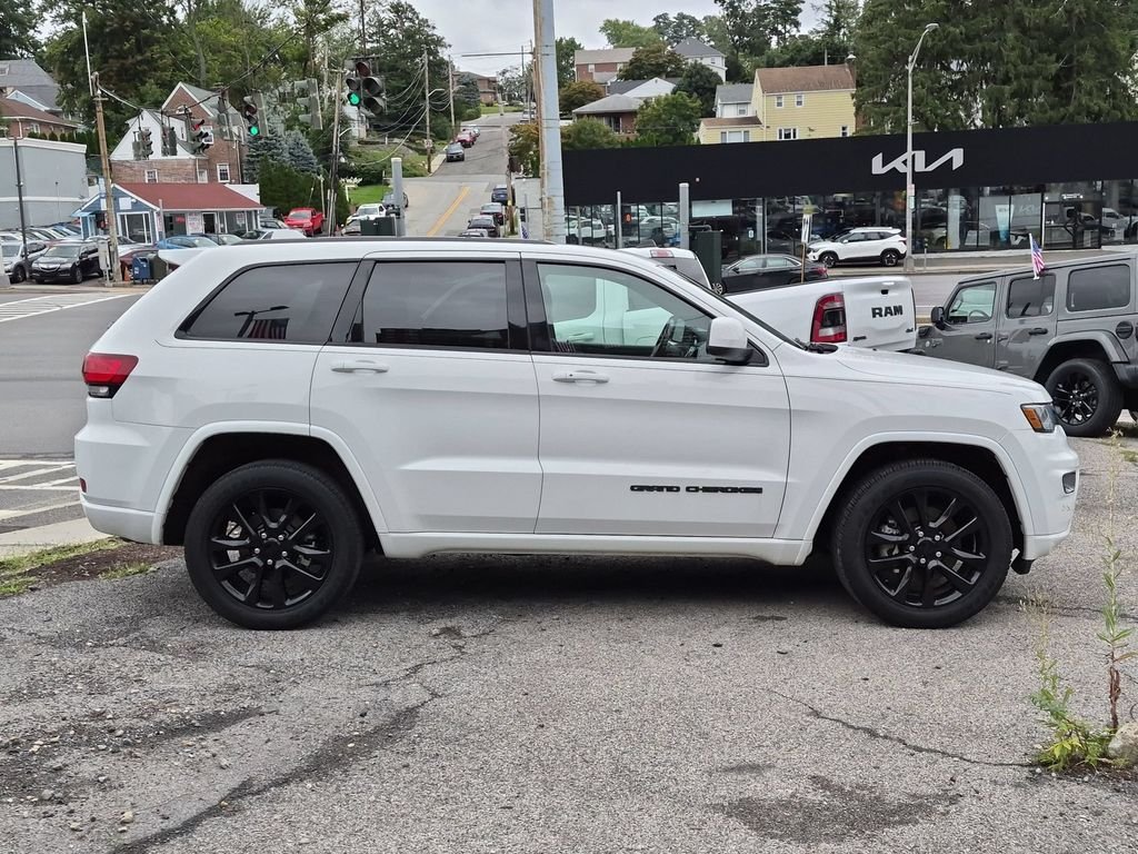 Used 2021 White Jeep Laredo X image 4