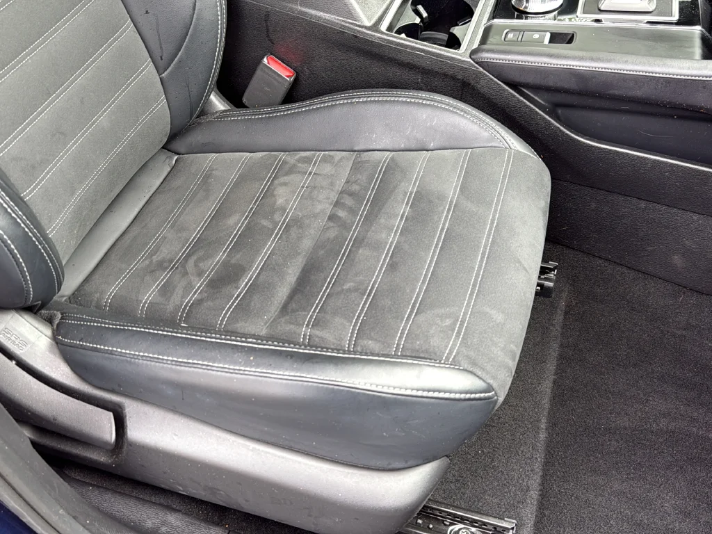 Used 2024 Blue Mitsubishi SE image 18