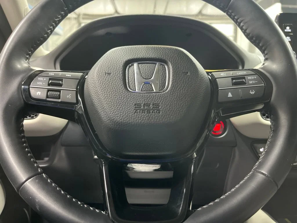 Used 2025 Lunar Silver Metallic Honda AWD EX-L image 51