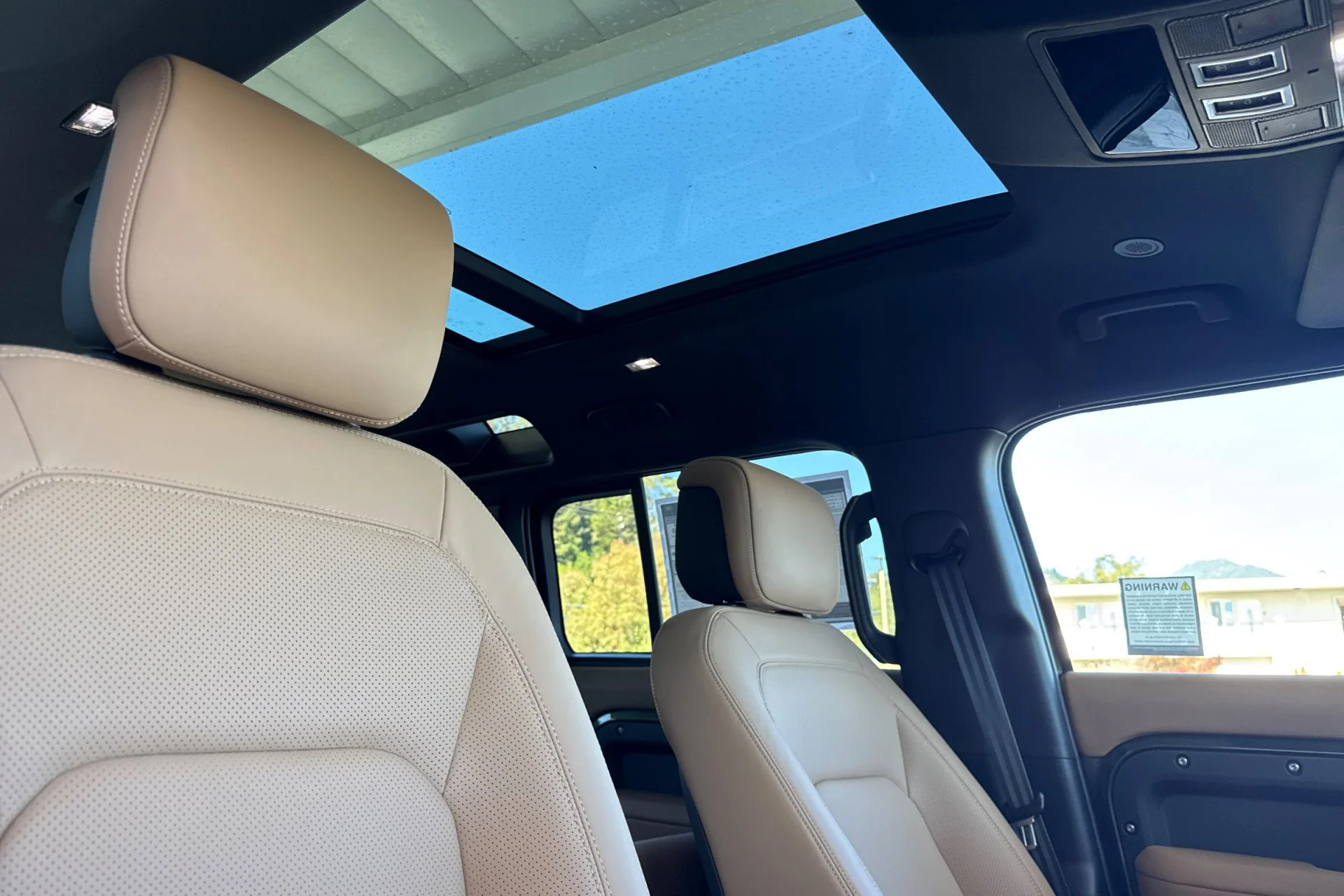 New 2026 Woolstone Green Land Rover X-Dynamic SE image 19