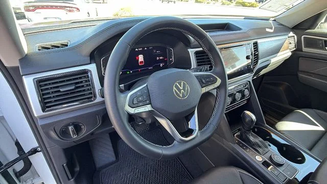 Used 2023 White Volkswagen 3.6L V6 SE w/Technology image 31