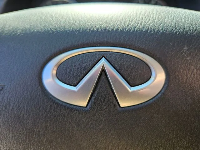 Used 2024 White INFINITI LUXE image 32