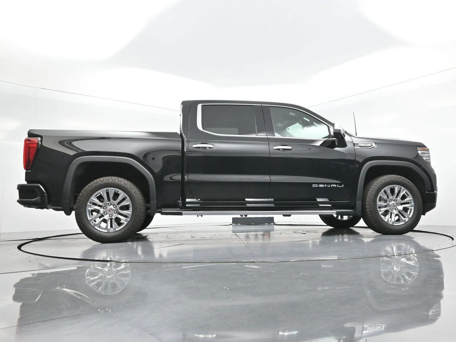Used 2025 Onyx Black GMC Denali image 56