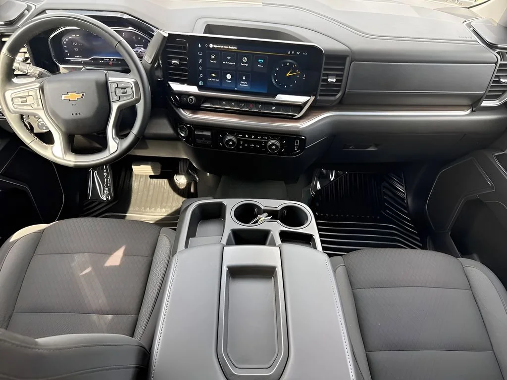 Used 2025 Summit White Chevrolet LT image 18
